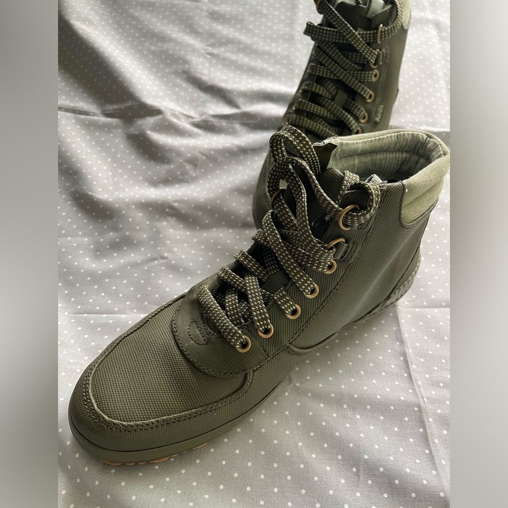 Keds Women’s size 8 Boots